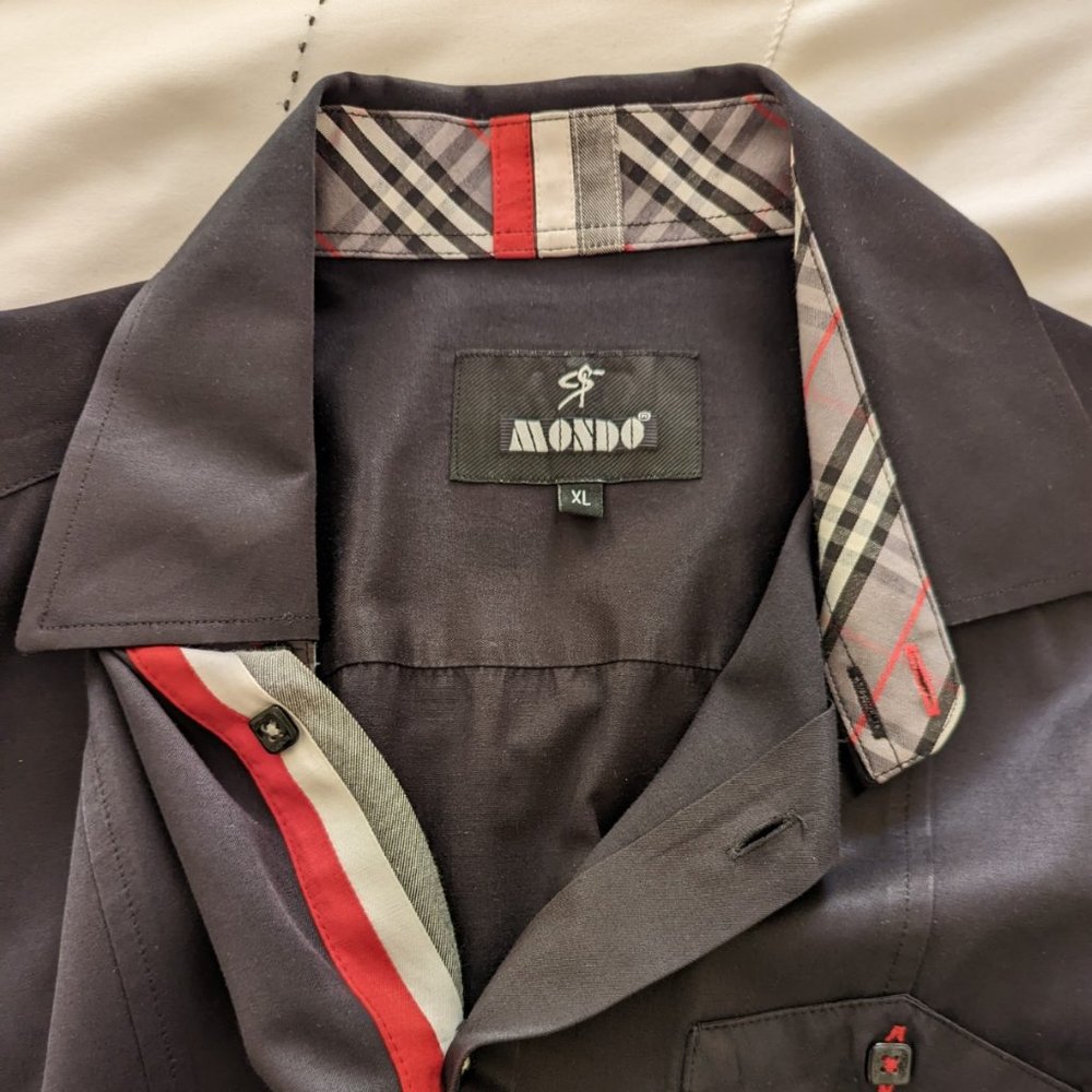 MONDO Casual Button-Down Shirt